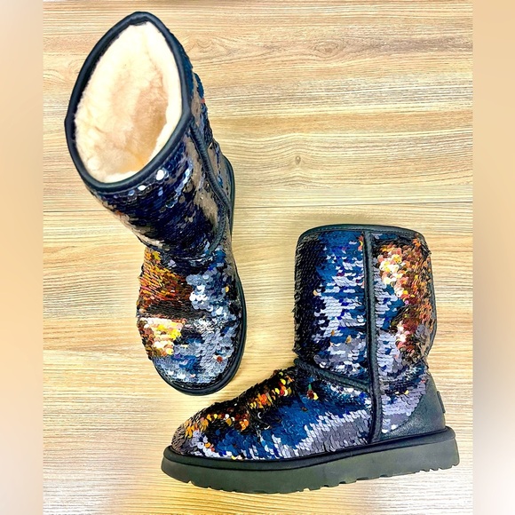 UGG Classic Short Boot / Winter Boot / Black n Copper Reversable Sequins Size 7 - Picture 1 of 11